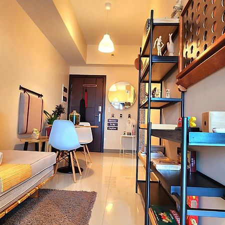 Spacious 7U Homey Unit Steps Away From Uptown Mall And Mitsukoshi Mall Free Parking With Washer Manila Eksteriør billede