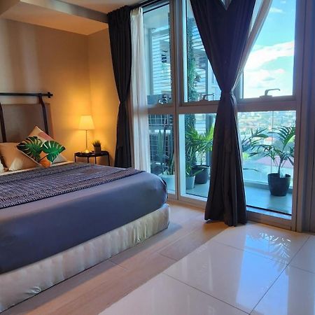 Spacious 7U Homey Unit Steps Away From Uptown Mall And Mitsukoshi Mall Free Parking With Washer Manila Eksteriør billede