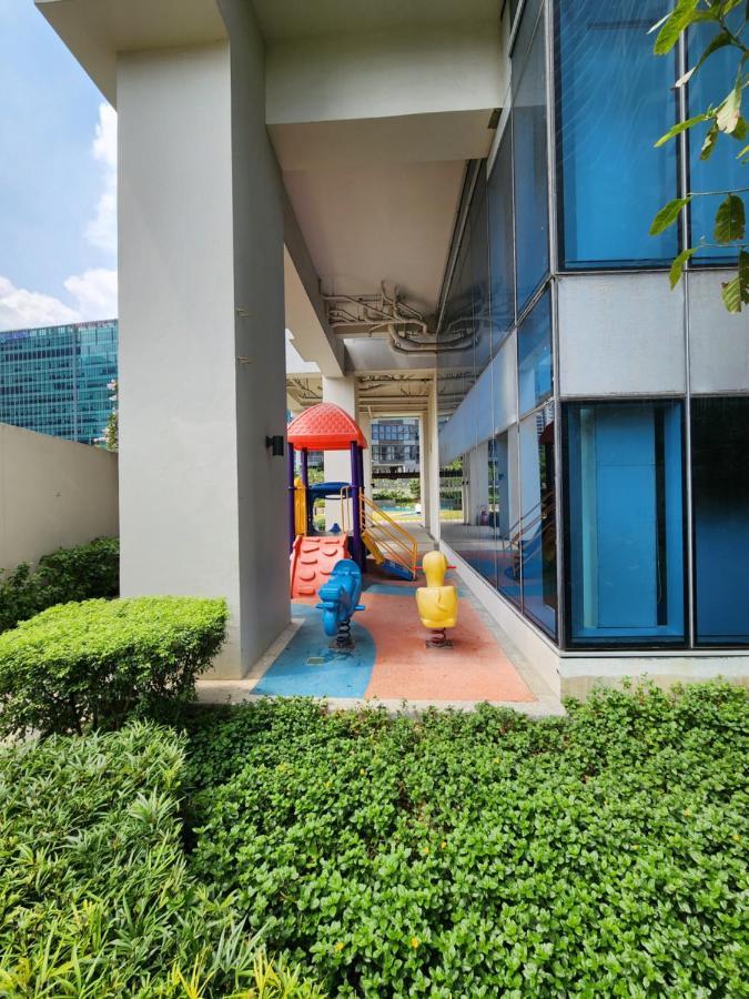 Spacious 7U Homey Unit Steps Away From Uptown Mall And Mitsukoshi Mall Free Parking With Washer Manila Eksteriør billede