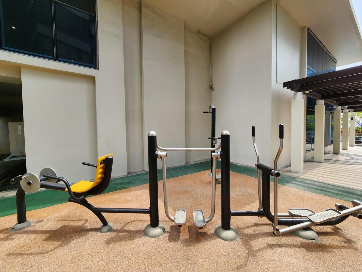 Spacious 7U Homey Unit Steps Away From Uptown Mall And Mitsukoshi Mall Free Parking With Washer Manila Eksteriør billede