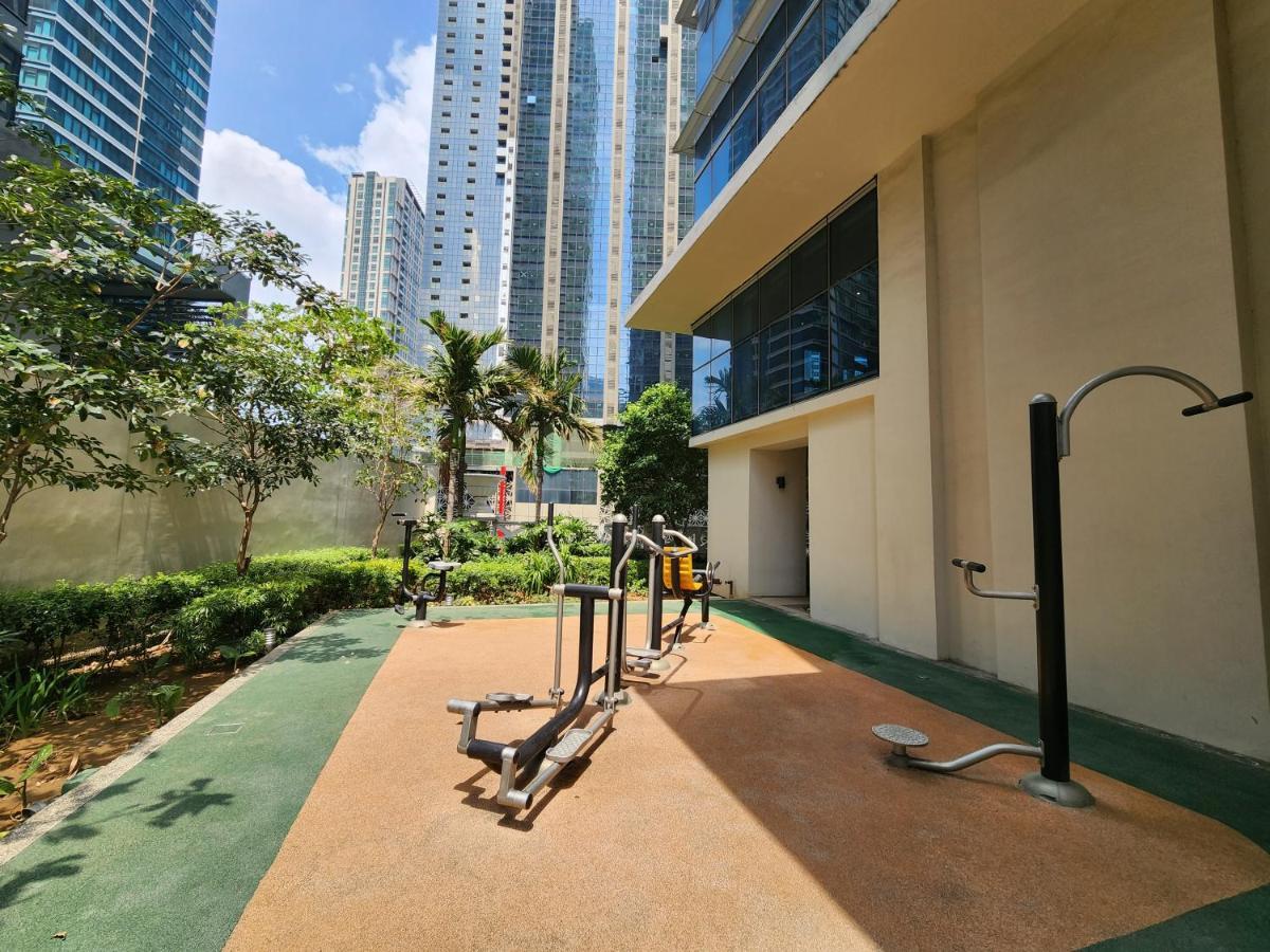 Spacious 7U Homey Unit Steps Away From Uptown Mall And Mitsukoshi Mall Free Parking With Washer Manila Eksteriør billede