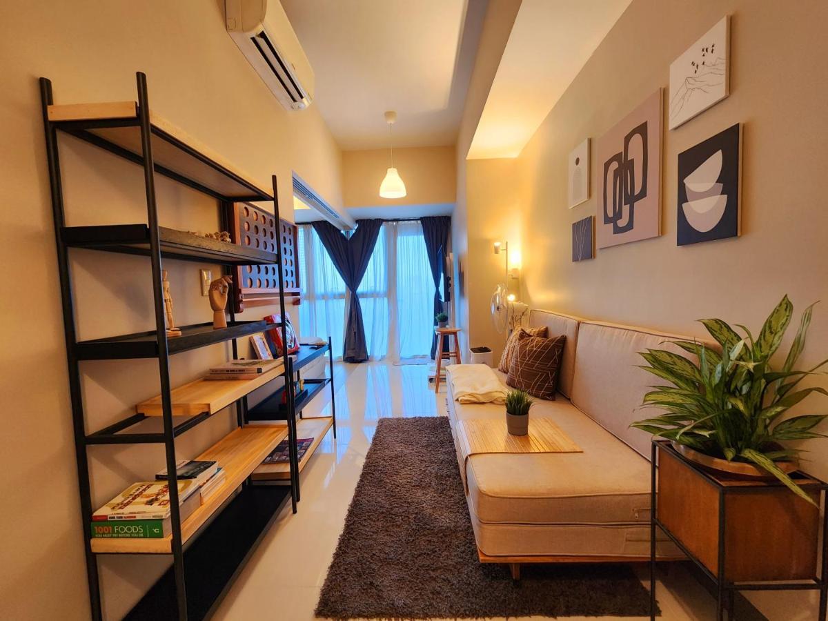 Spacious 7U Homey Unit Steps Away From Uptown Mall And Mitsukoshi Mall Free Parking With Washer Manila Eksteriør billede