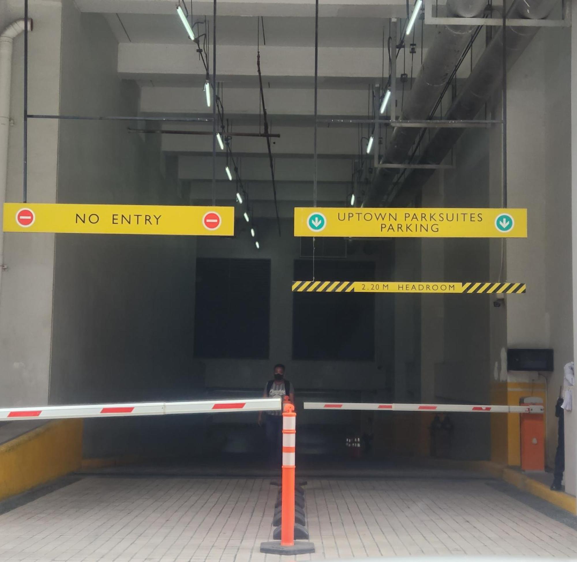 Spacious 7U Homey Unit Steps Away From Uptown Mall And Mitsukoshi Mall Free Parking With Washer Manila Eksteriør billede
